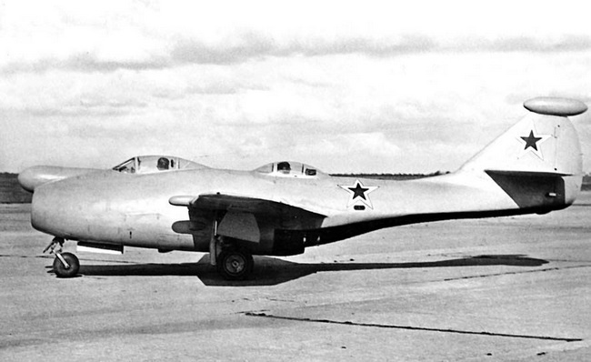 Иллюстрация к книге — Реактивные первенцы СССР - МиГ-9, Як-15, Су-9, Ла-150, Ту-12, Ил-22 [i_066.jpg]