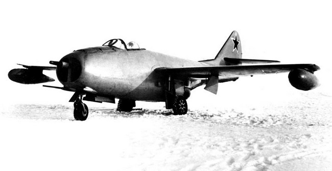 Иллюстрация к книге — Реактивные первенцы СССР - МиГ-9, Як-15, Су-9, Ла-150, Ту-12, Ил-22 [i_067.jpg]