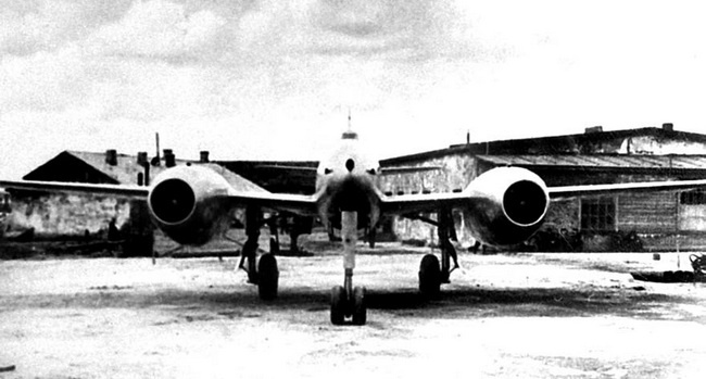 Иллюстрация к книге — Реактивные первенцы СССР - МиГ-9, Як-15, Су-9, Ла-150, Ту-12, Ил-22 [i_090.jpg]