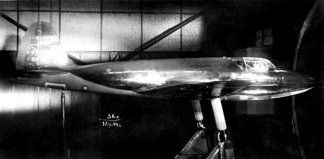 Иллюстрация к книге — Реактивные первенцы СССР - МиГ-9, Як-15, Су-9, Ла-150, Ту-12, Ил-22 [i_111.jpg]