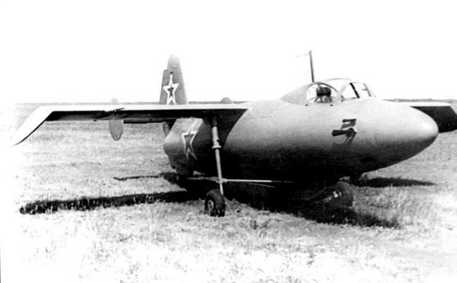 Иллюстрация к книге — Реактивные первенцы СССР - МиГ-9, Як-15, Су-9, Ла-150, Ту-12, Ил-22 [i_124.jpg]