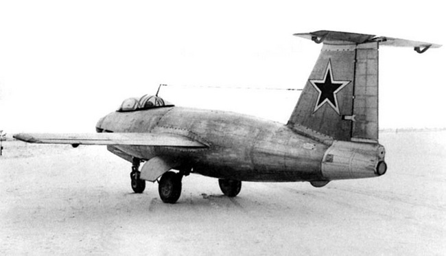 Иллюстрация к книге — Реактивные первенцы СССР - МиГ-9, Як-15, Су-9, Ла-150, Ту-12, Ил-22 [i_128.jpg]