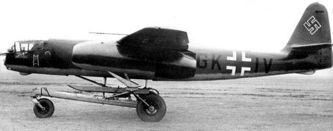 Иллюстрация к книге — Реактивные первенцы СССР - МиГ-9, Як-15, Су-9, Ла-150, Ту-12, Ил-22 [i_132.jpg]