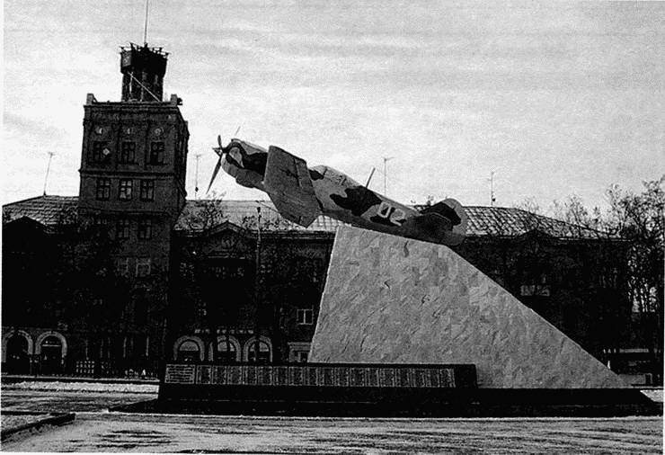 Иллюстрация к книге — Истребитель Ла-5. Сломавший хребет Люфтваффе [i_151.jpg]