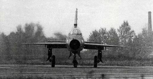 Иллюстрация к книге — Истребитель МиГ-21 Рождение легенды [pic_55.jpg]