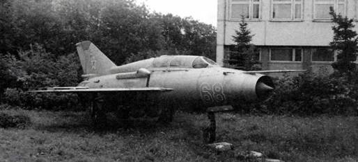 Иллюстрация к книге — Истребитель МиГ-21 Рождение легенды [pic_58.jpg]