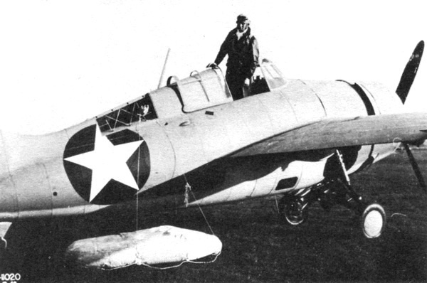 Иллюстрация к книге — Палубный истребитель Грумман F4F «Уайлдкэт» [i_060.jpg]