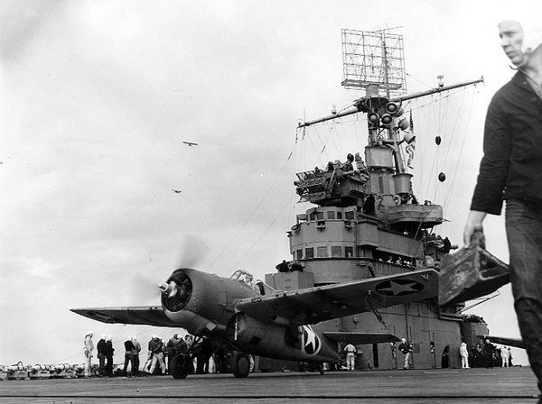 Иллюстрация к книге — Палубный истребитель Грумман F4F «Уайлдкэт» [i_076.jpg]