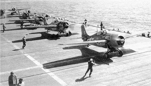 Иллюстрация к книге — Палубный истребитель Грумман F4F «Уайлдкэт» [i_077.jpg]