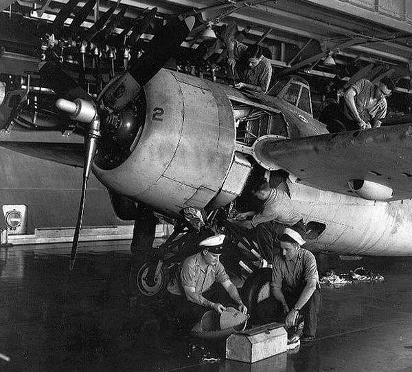 Иллюстрация к книге — Палубный истребитель Грумман F4F «Уайлдкэт» [i_078.jpg]