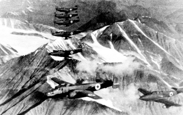 Иллюстрация к книге — ИСТРЕБИТЕЛЬ P-63 «КИНГКОБРА» [i_071.jpg]