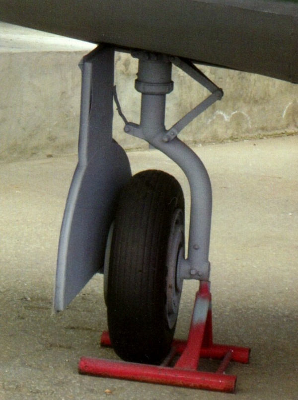 Иллюстрация к книге — ИСТРЕБИТЕЛЬ P-63 «КИНГКОБРА» [i_095.jpg]