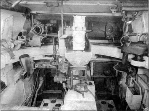 Иллюстрация к книге — Маленькие &quot;Тигры&quot;. Для разведки и связи [i_026.jpg]