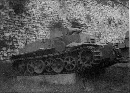 Иллюстрация к книге — Маленькие &quot;Тигры&quot;. Для разведки и связи [i_071.jpg]