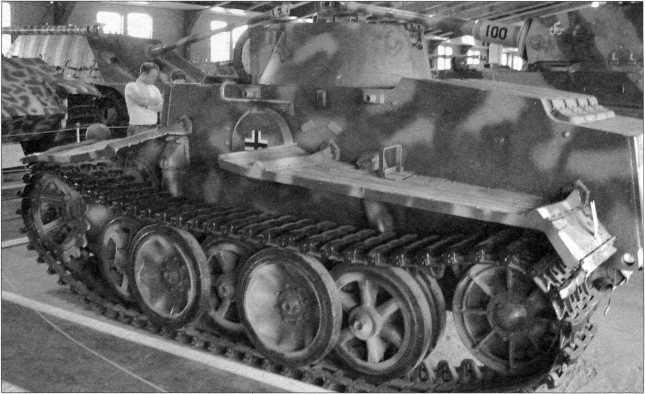 Иллюстрация к книге — Маленькие &quot;Тигры&quot;. Для разведки и связи [i_127.jpg]