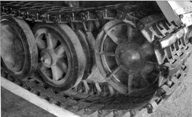 Иллюстрация к книге — Маленькие &quot;Тигры&quot;. Для разведки и связи [i_136.jpg]