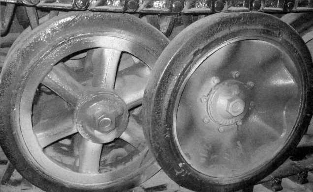 Иллюстрация к книге — Маленькие &quot;Тигры&quot;. Для разведки и связи [i_137.jpg]