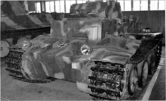 Иллюстрация к книге — Маленькие &quot;Тигры&quot;. Для разведки и связи [i_149.jpg]