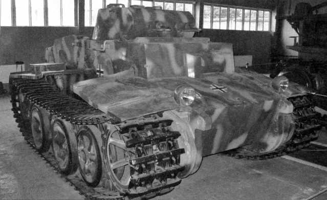 Иллюстрация к книге — Маленькие &quot;Тигры&quot;. Для разведки и связи [i_158.jpg]