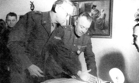 Иллюстрация к книге — Гибель фронтов [i_036.jpg]