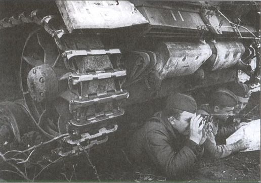 Иллюстрация к книге — Хроника окружения. Демянск и Харьков [i_024.jpg]