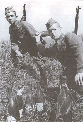 Иллюстрация к книге — У стен Ленинграда [i_015.jpg]