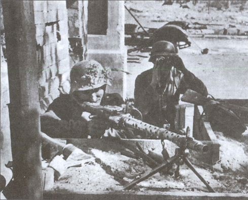 Иллюстрация к книге — Рубежи славы [i_020.jpg]