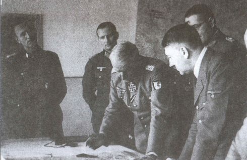 Иллюстрация к книге — Рубежи славы [i_023.jpg]