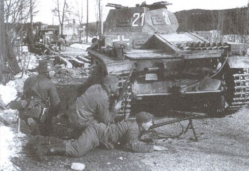 Иллюстрация к книге — Испытание огнем [i_018.jpg]