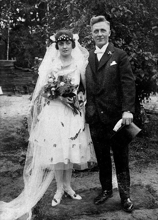 Иллюстрация к книге — Нелегалка. Как молодая девушка выжила в Берлине в 1940–1945 гг. [i_007.jpg]