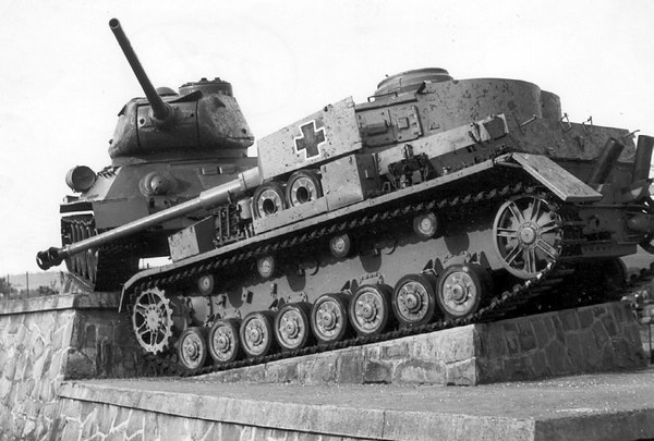 Иллюстрация к книге — Средний танк PZ.IV. «Рабочая лошадка» Панцерваффе [i_100.jpg]