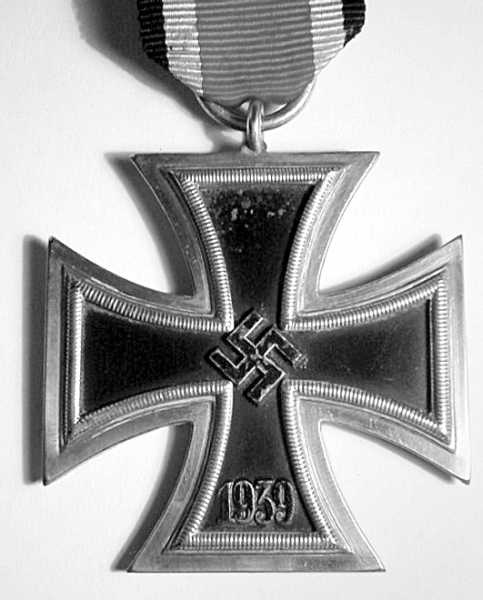 Иллюстрация к книге — Кригсмарине. Военно-морской флот Третьего рейха [i_103.jpg]