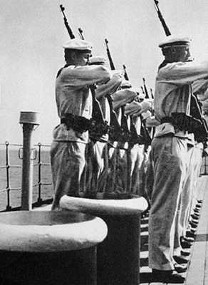 Иллюстрация к книге — Кригсмарине. Военно-морской флот Третьего рейха [i_208.jpg]