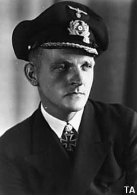 Иллюстрация к книге — Кригсмарине. Военно-морской флот Третьего рейха [i_263.jpg]