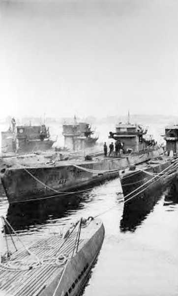 Иллюстрация к книге — Кригсмарине. Военно-морской флот Третьего рейха [i_379.jpg]