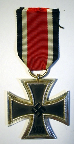 Иллюстрация к книге — Железный крест. Самая известная военная награда Второй мировой войны [i_021.jpg]