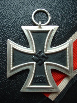 Иллюстрация к книге — Железный крест. Самая известная военная награда Второй мировой войны [i_023.jpg]