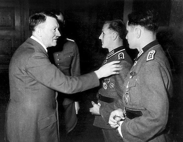 Иллюстрация к книге — Железный крест. Самая известная военная награда Второй мировой войны [i_406.jpg]