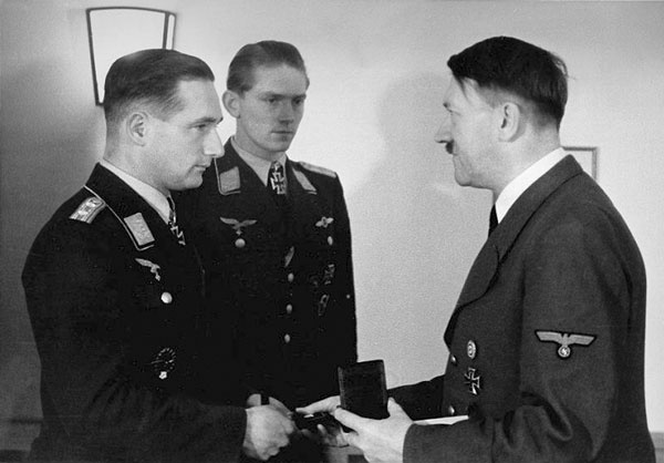 Иллюстрация к книге — Железный крест. Самая известная военная награда Второй мировой войны [i_894.jpg]