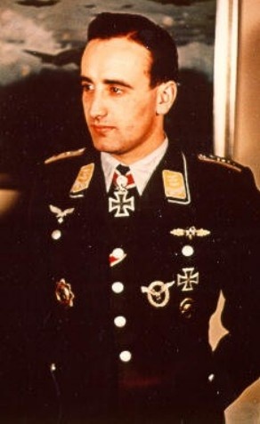 Иллюстрация к книге — Железный крест. Самая известная военная награда Второй мировой войны [i_917.jpg]