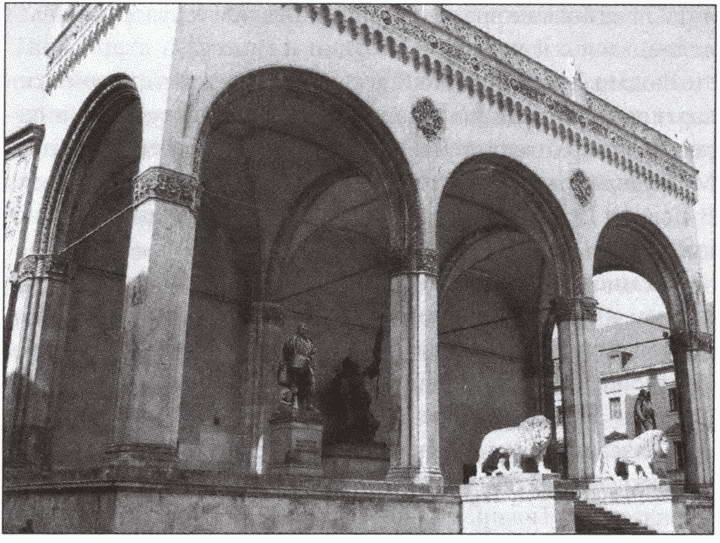 Иллюстрация к книге — Замки баварского короля [i_005.jpg]