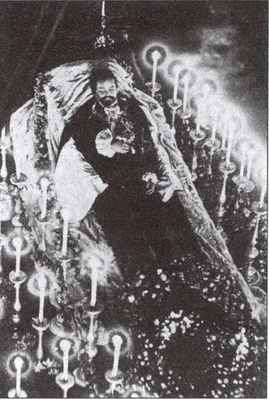 Иллюстрация к книге — Замки баварского короля [i_128.jpg]