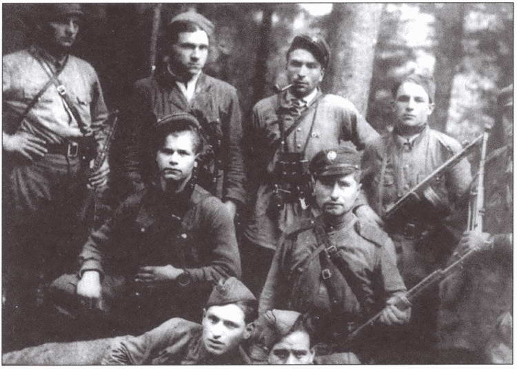 Иллюстрация к книге — Доносчики в истории России и СССР [i_032.jpg]