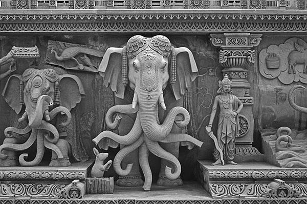 Иллюстрация к книге — Всеобщая история религий мира [_333.jpg]