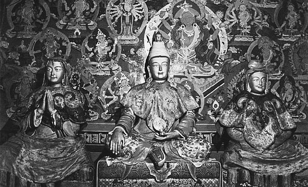 Иллюстрация к книге — Всеобщая история религий мира [_449.jpg]