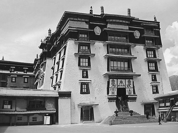 Иллюстрация к книге — Всеобщая история религий мира [_450.jpg]