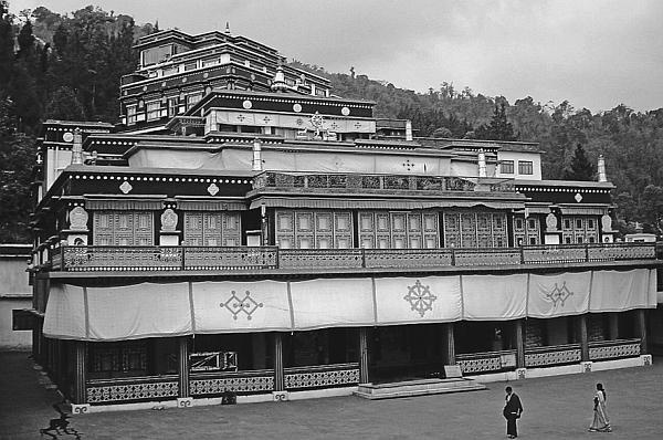 Иллюстрация к книге — Всеобщая история религий мира [_453.jpg]