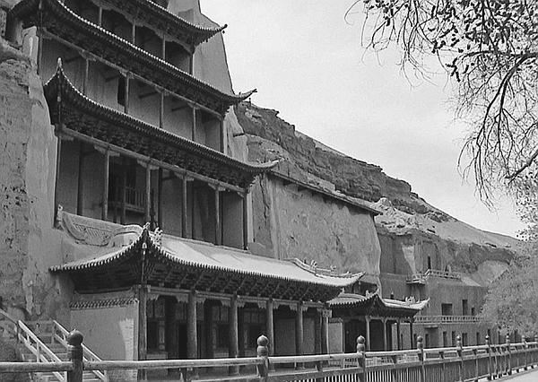 Иллюстрация к книге — Всеобщая история религий мира [_547.jpg]