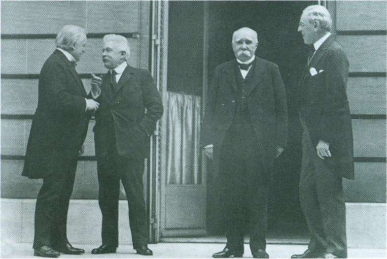 Иллюстрация к книге — Повседневная жизнь Соединенных Штатов в эпоху процветания и &quot;сухого закона&quot; [i_010.jpg]