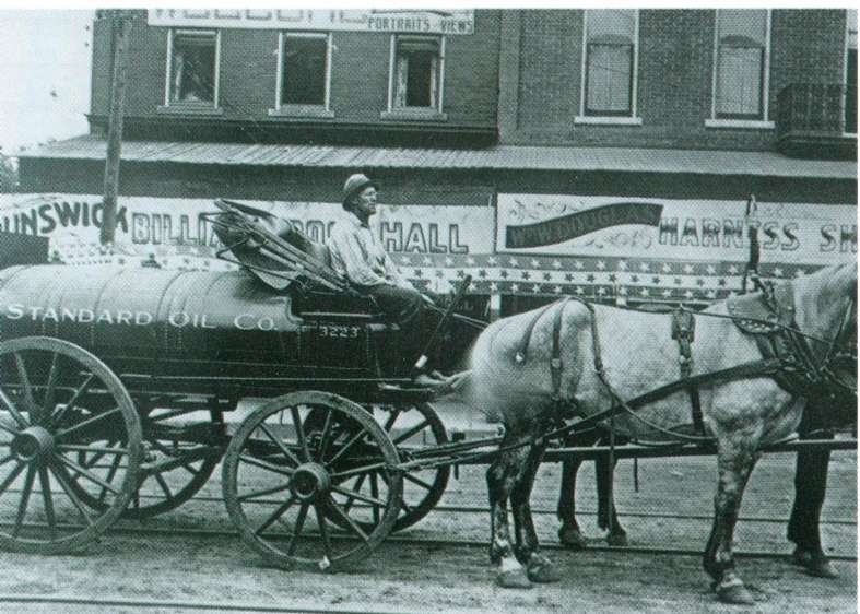 Иллюстрация к книге — Повседневная жизнь Соединенных Штатов в эпоху процветания и &quot;сухого закона&quot; [i_016.jpg]